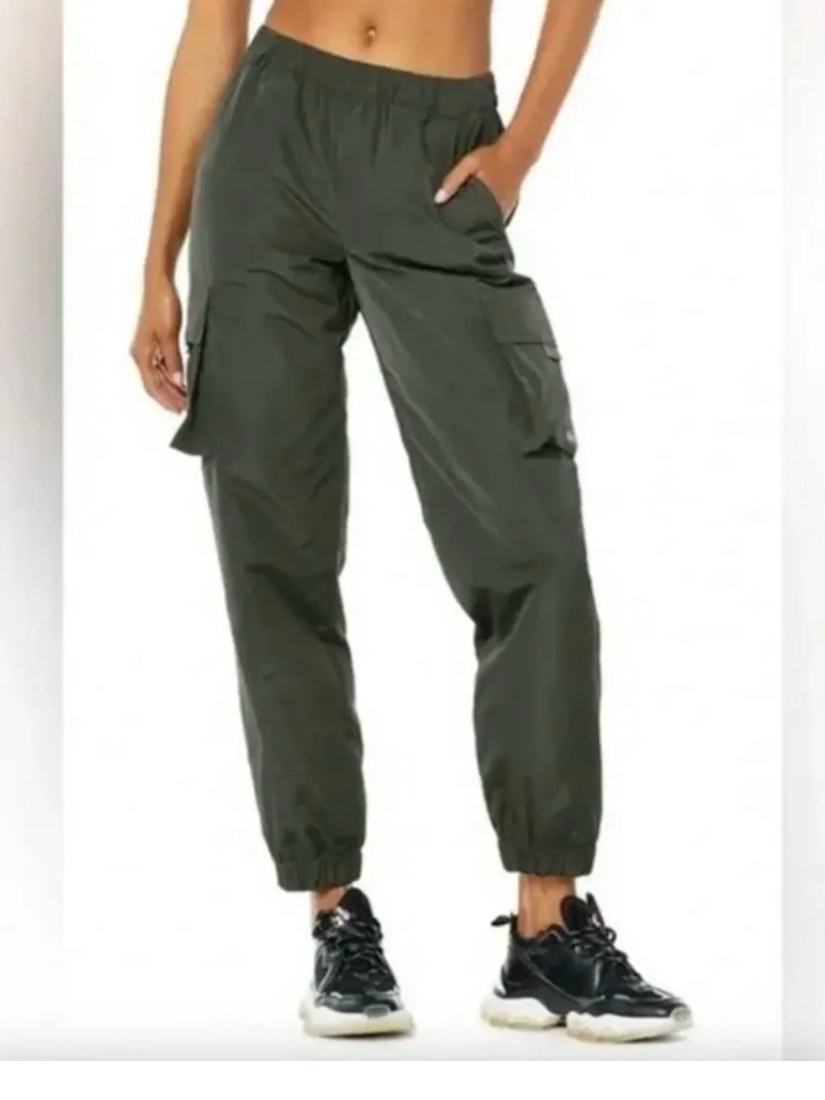 Alo It Girl Pant Cargo Pockets, Belt Loops Cinched Cuffs. Olive Green Joggers